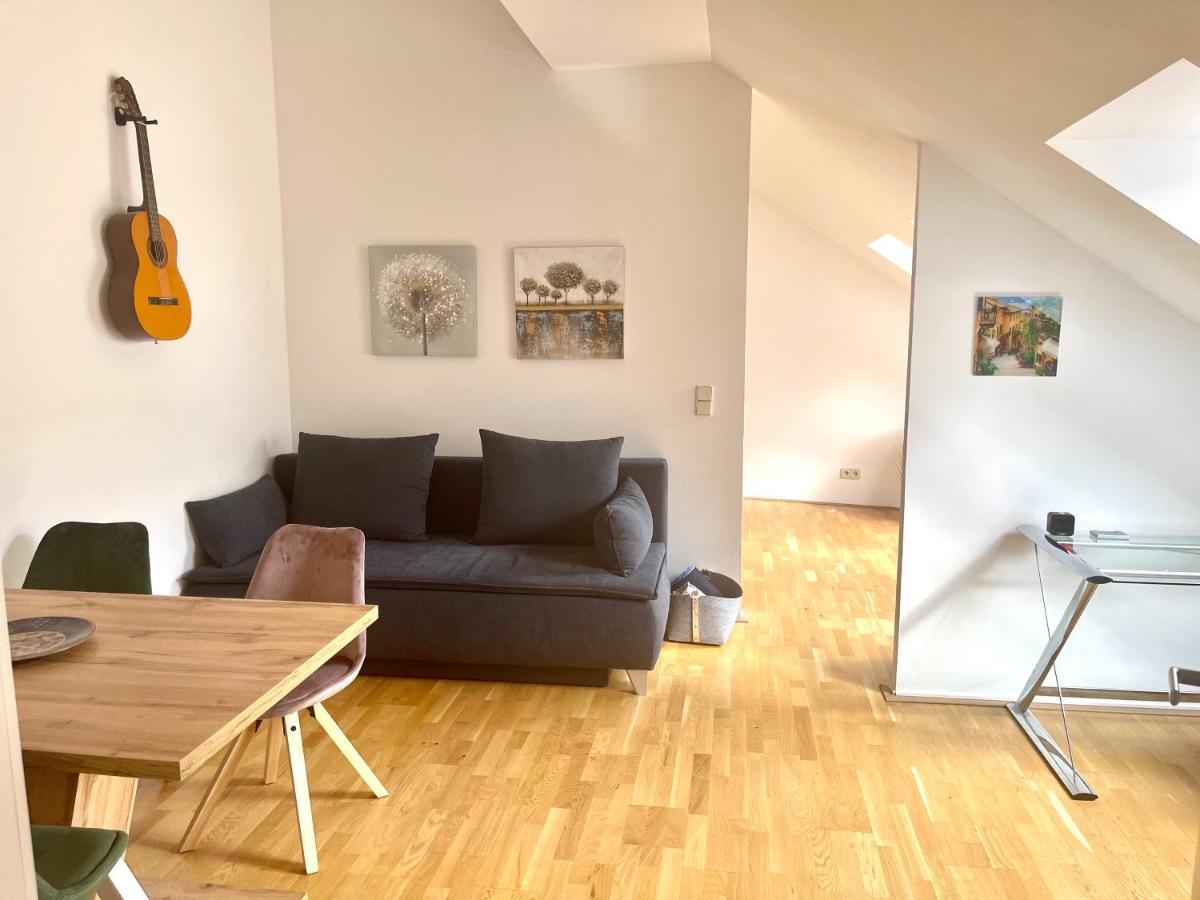 Klimatisiertes, Ruhiges Dachgeschoss Cityapartment Im Zentrum Wiens Appartamento Vienna