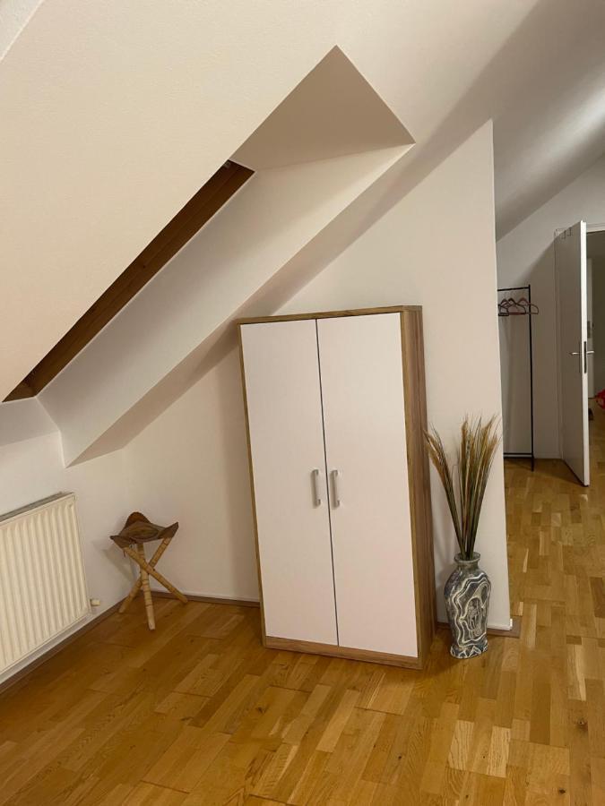 Klimatisiertes, Ruhiges Dachgeschoss Cityapartment Im Zentrum Wiens Appartamento