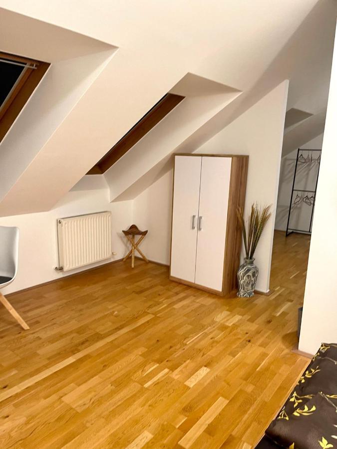 Klimatisiertes, Ruhiges Dachgeschoss Cityapartment Im Zentrum Wiens Appartamento Vienna